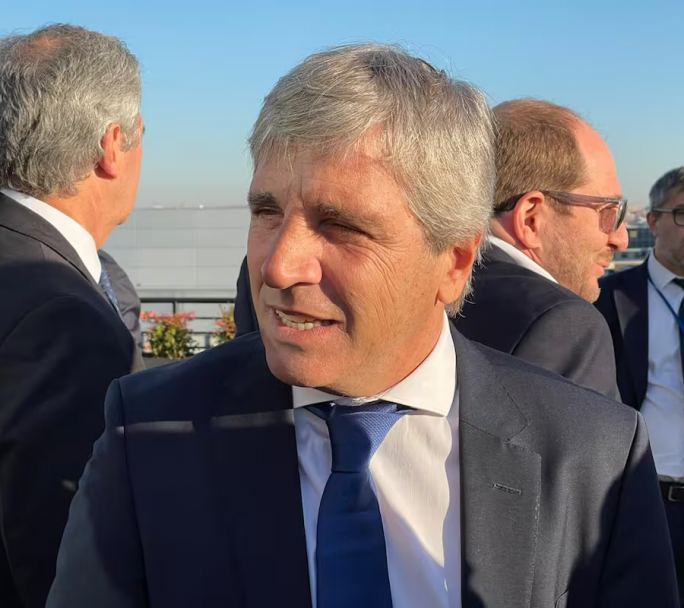 Caputo anunció el fin del cepo y la baja del Dólar Tarjeta para el 2025